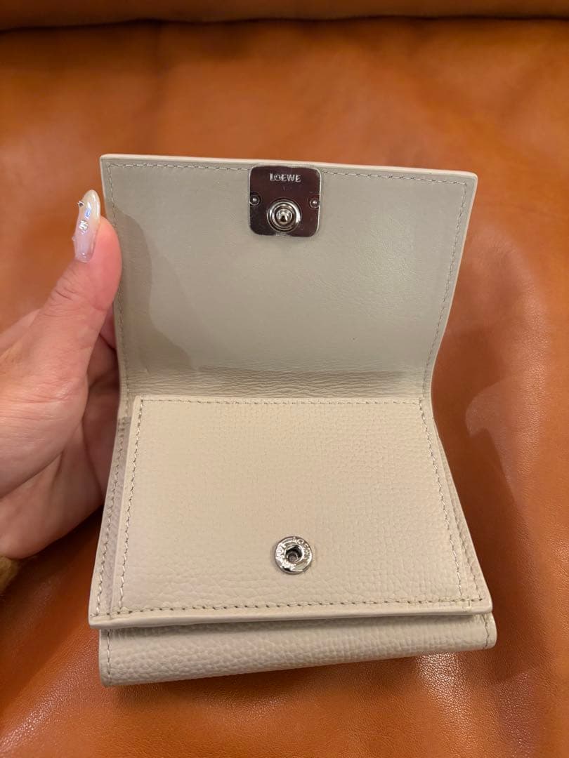 LOEWE アイボリー 三つ折り財布