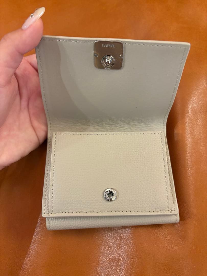 LOEWE アイボリー 三つ折り財布