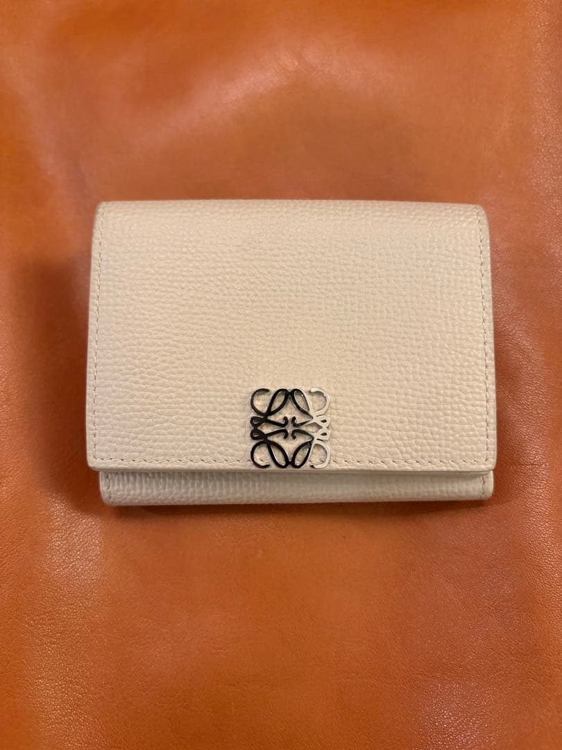LOEWE アイボリー 三つ折り財布