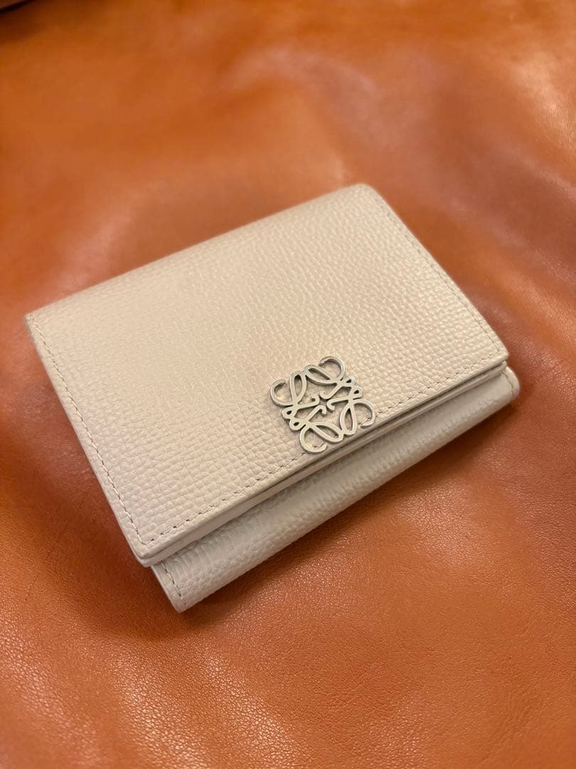 LOEWE アイボリー 三つ折り財布