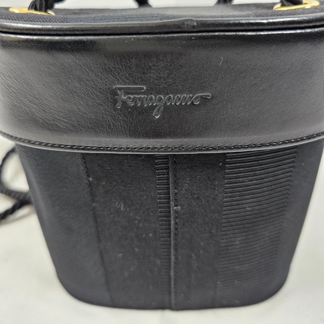 ✨美品✨フェラガモ 斜め掛けショルダーバッグ ミニ タッセル 黒✨