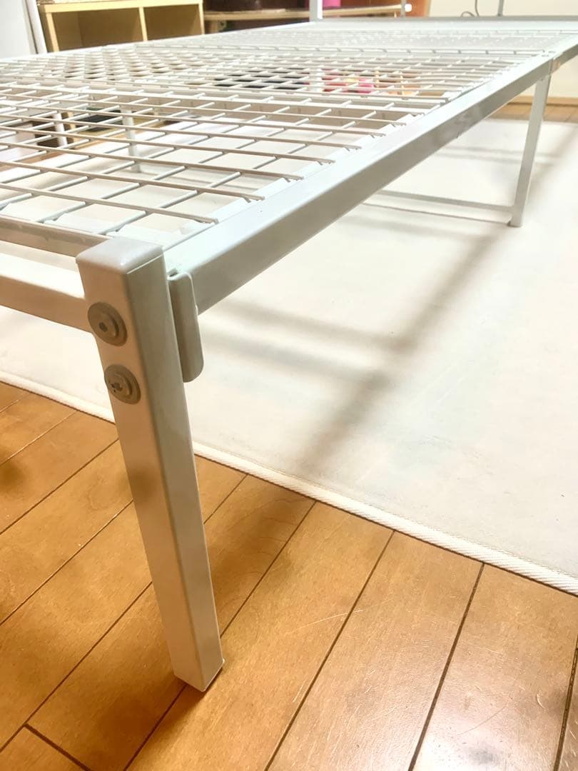 ニトリ シングルベッドフレーム ホワイト メッシュ構造 宮付き