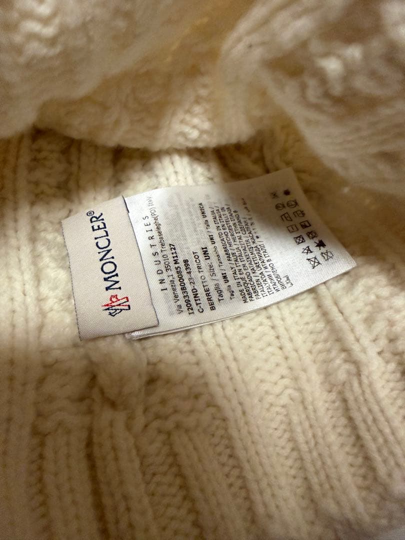 モンクレール ポンポン付きニット帽