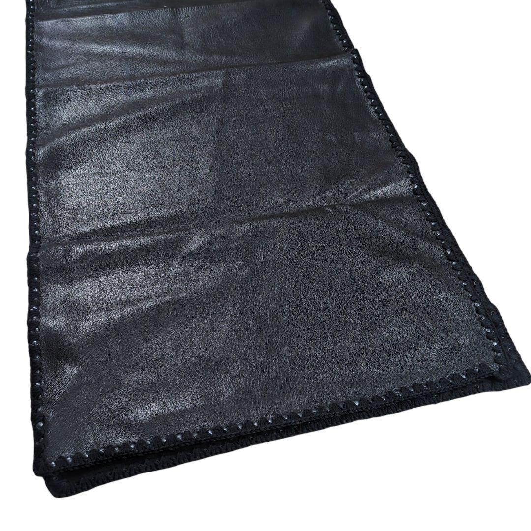 【希少】PRADA ロゴ型押し オールレザー マフラー