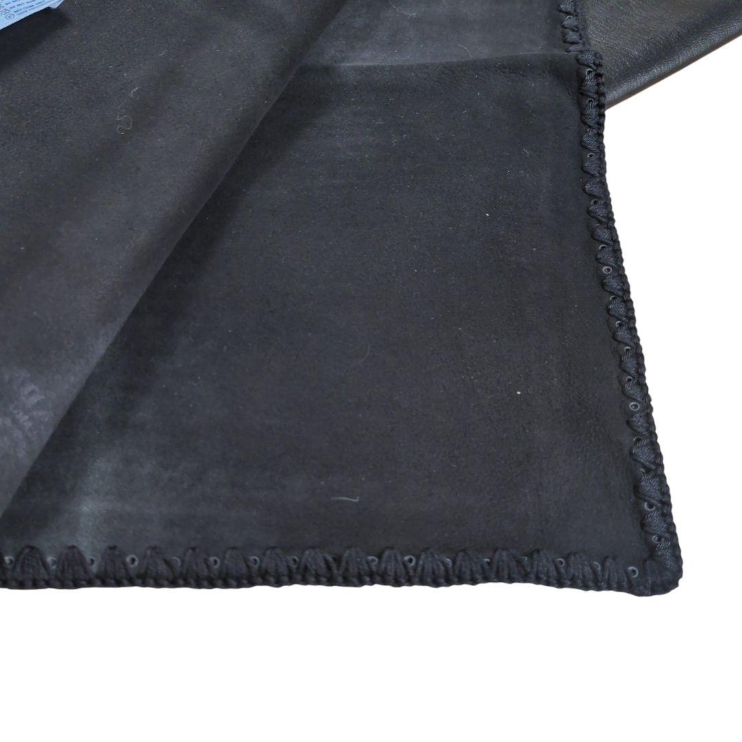 【希少】PRADA ロゴ型押し オールレザー マフラー