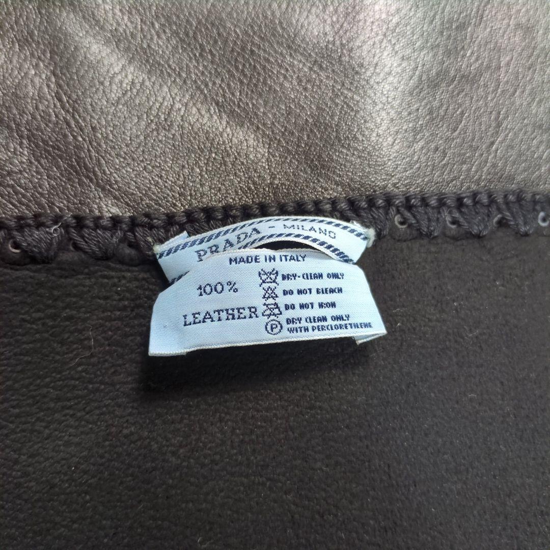 【希少】PRADA ロゴ型押し オールレザー マフラー