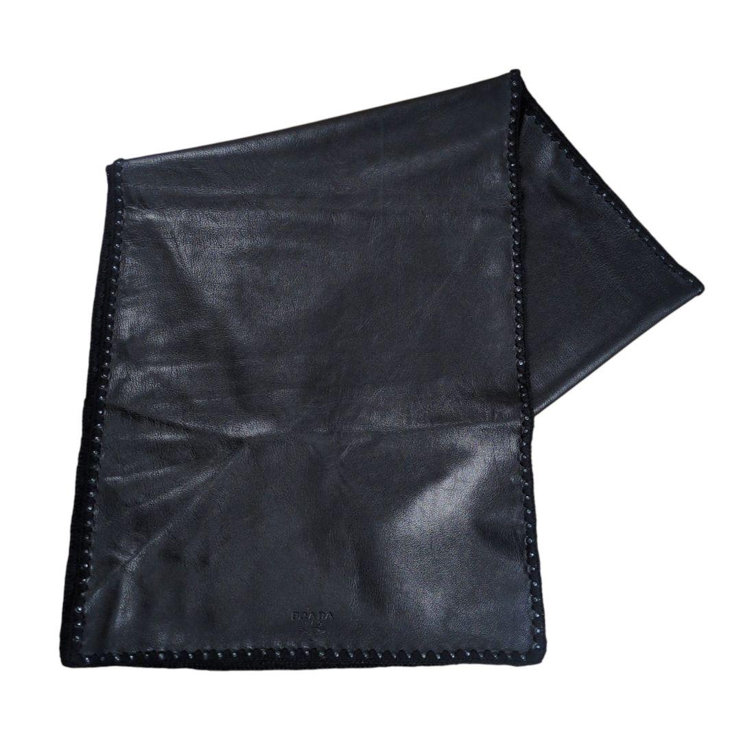 【希少】PRADA ロゴ型押し オールレザー マフラー