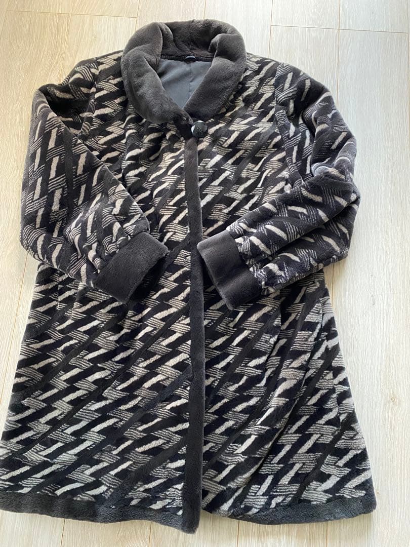 婦人服　毛皮　フェイクファーコート ブラックグレー