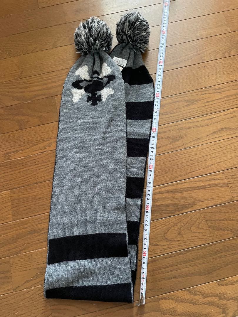 ヴィヴィアンウエストウッド　ポンポンニットマフラー　グレー×ブラック