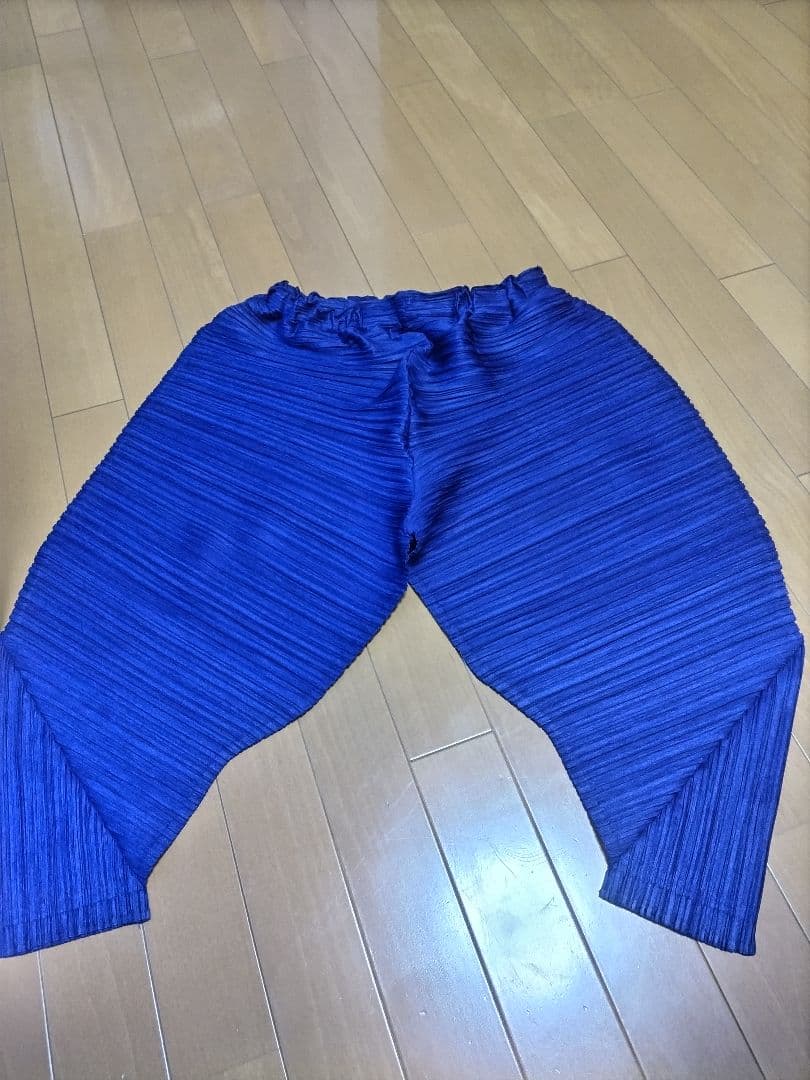 プリーツプリーズ　イッセイミヤケ　変形パンツ