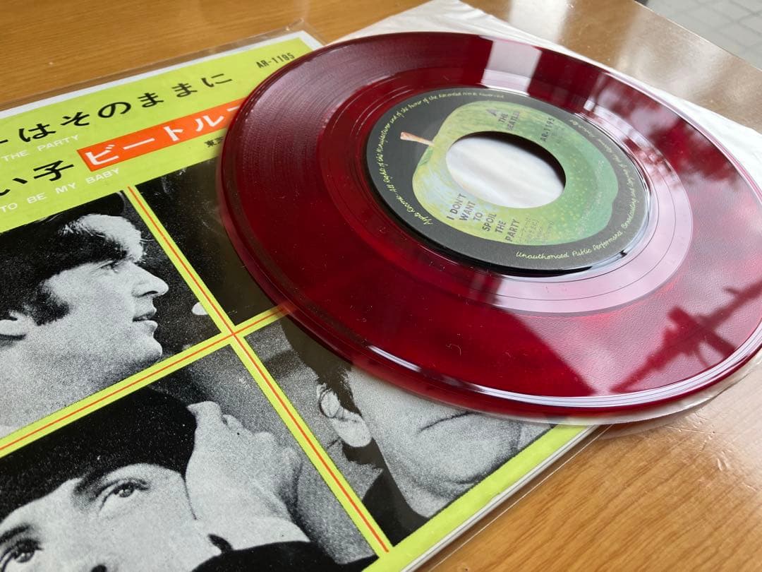 パーティは極上の赤盤　アップル　ビートルズ