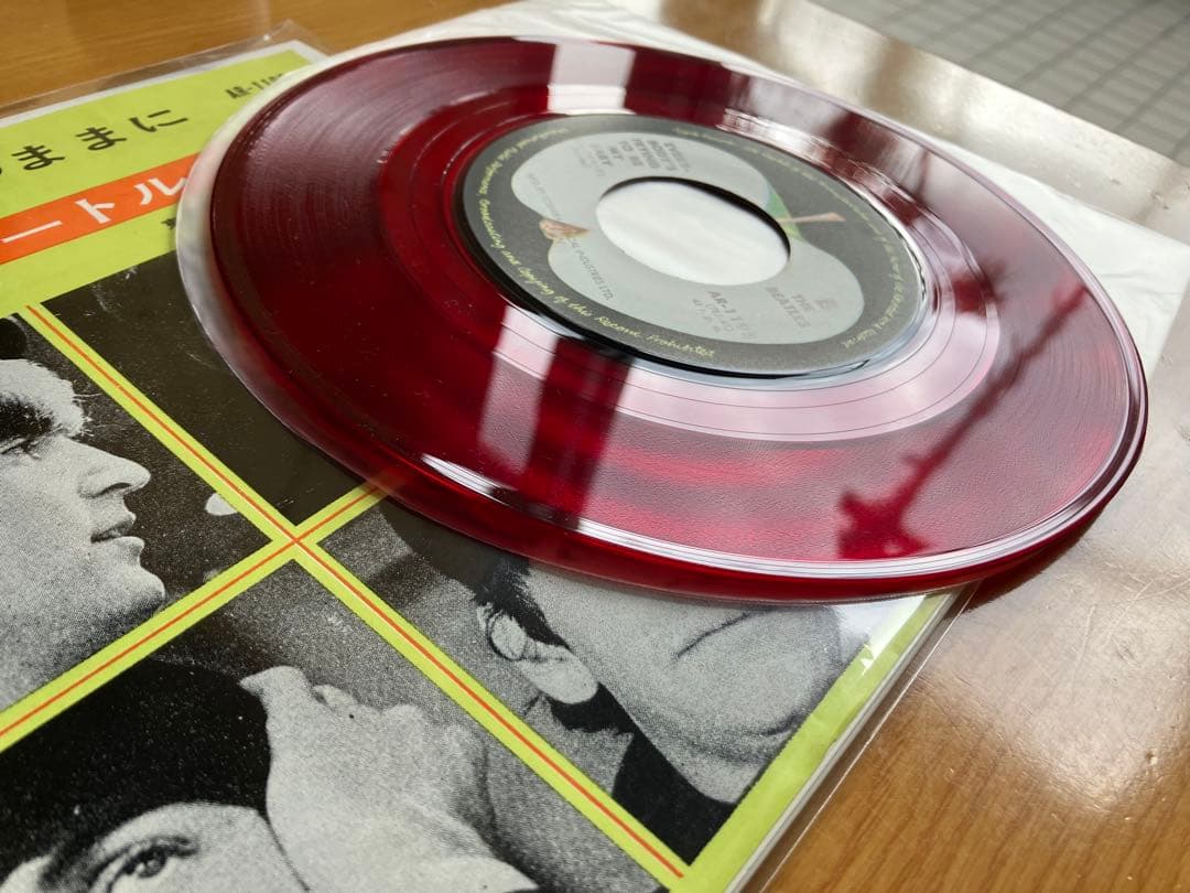 パーティは極上の赤盤　アップル　ビートルズ