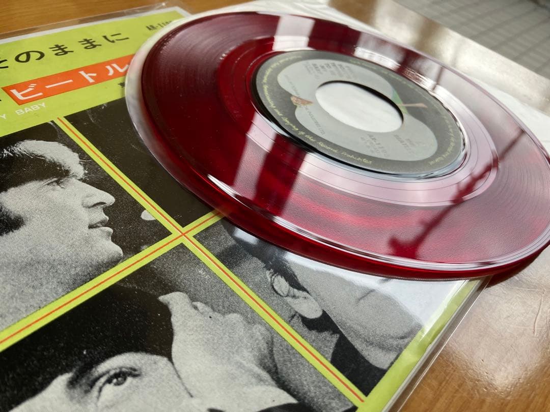 パーティは極上の赤盤　アップル　ビートルズ