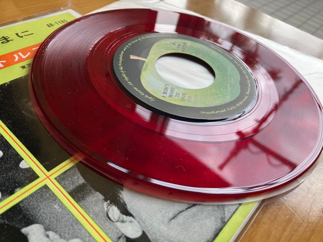 パーティは極上の赤盤　アップル　ビートルズ