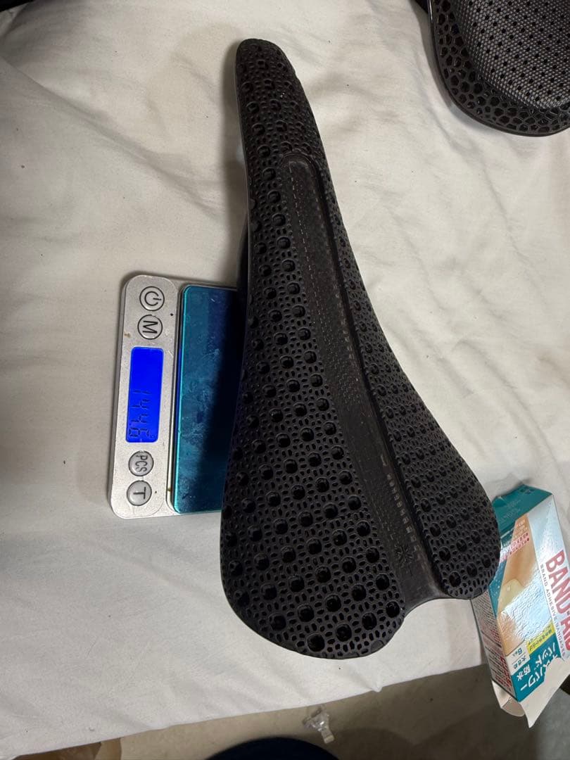 RYET カーボン　プリントサドル