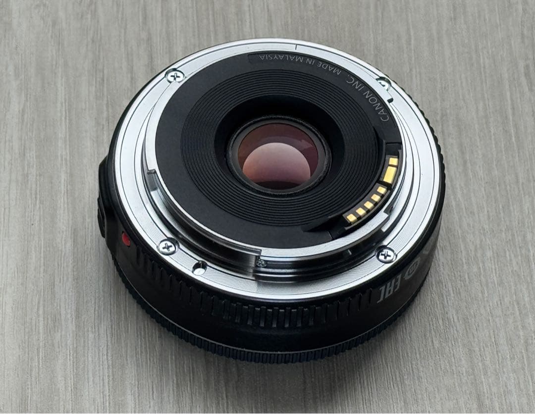 Canon EF 40mm f/2.8 STM 単焦点レンズ　+　専用フード