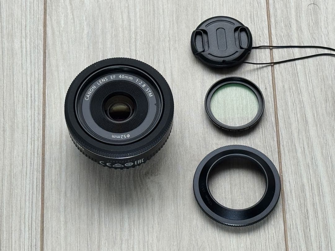 Canon EF 40mm f/2.8 STM 単焦点レンズ　+　専用フード