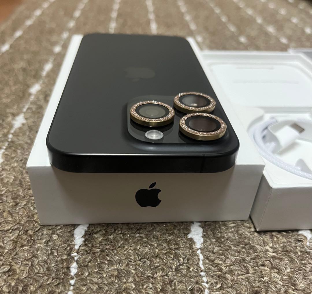 iPhone 15 Pro 128GB MOFT SNAP CASEケース付き。