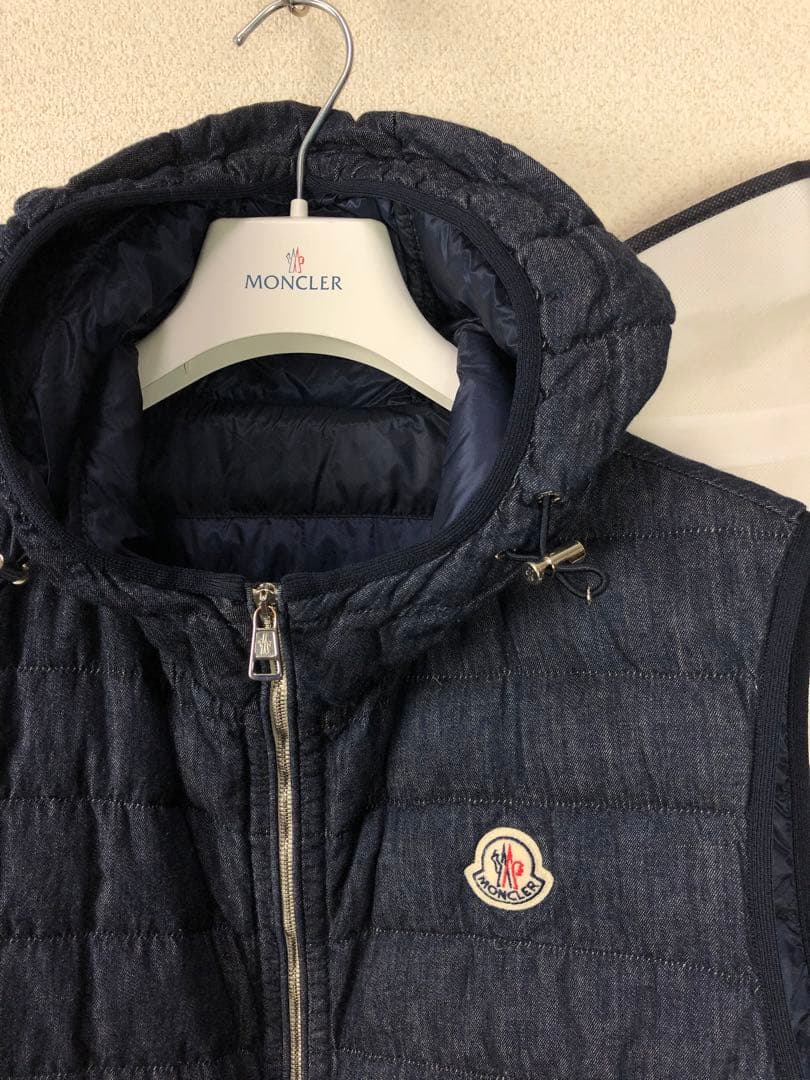 国内正規品　サイズ4 モンクレール　ダウンベスト フード付 ネイビー デニム