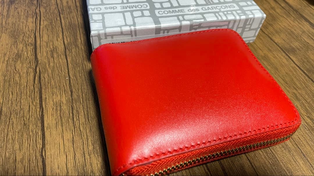 コムデギャルソンウォレット　ラウンドファスナー　二つ折り財布 赤　ほぼ新品