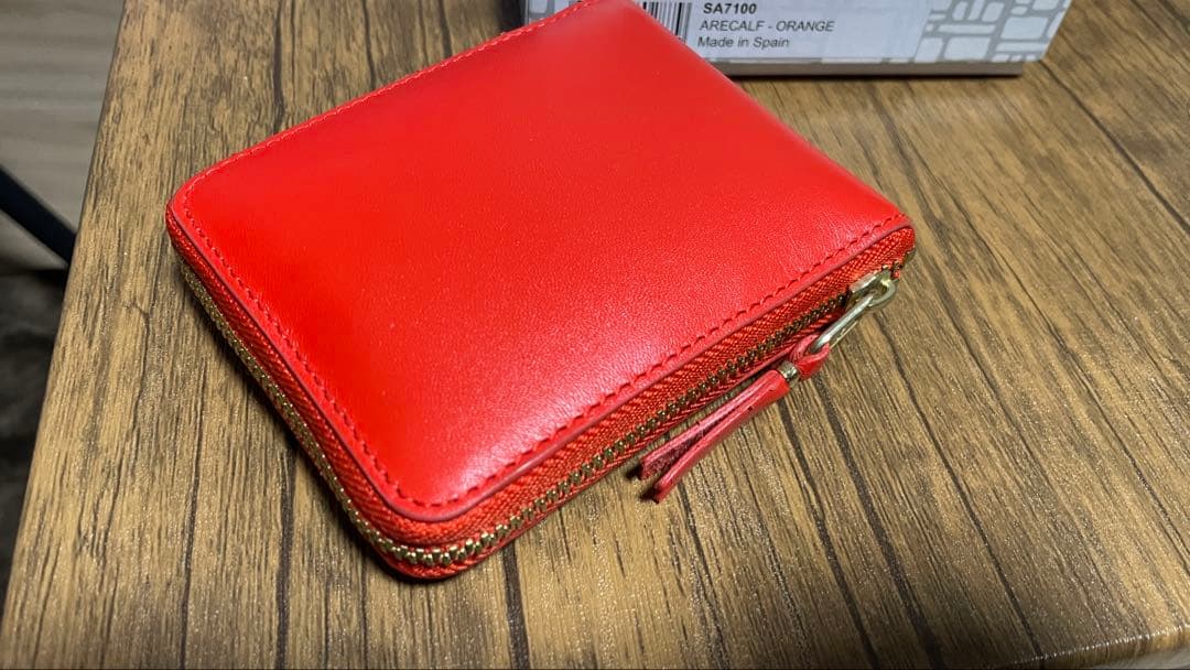 コムデギャルソンウォレット　ラウンドファスナー　二つ折り財布 赤　ほぼ新品