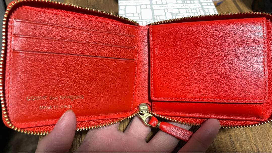 コムデギャルソンウォレット　ラウンドファスナー　二つ折り財布 赤　ほぼ新品