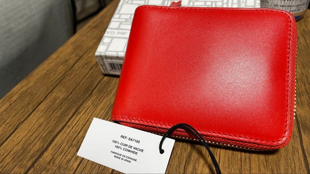 コムデギャルソンウォレット　ラウンドファスナー　二つ折り財布 赤　ほぼ新品