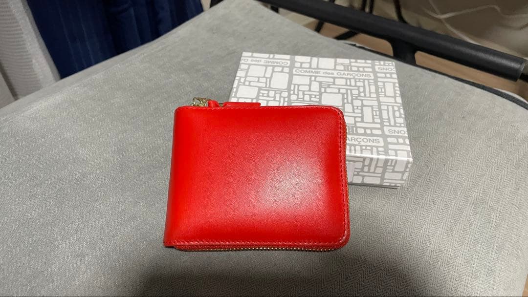 コムデギャルソンウォレット　ラウンドファスナー　二つ折り財布 赤　ほぼ新品