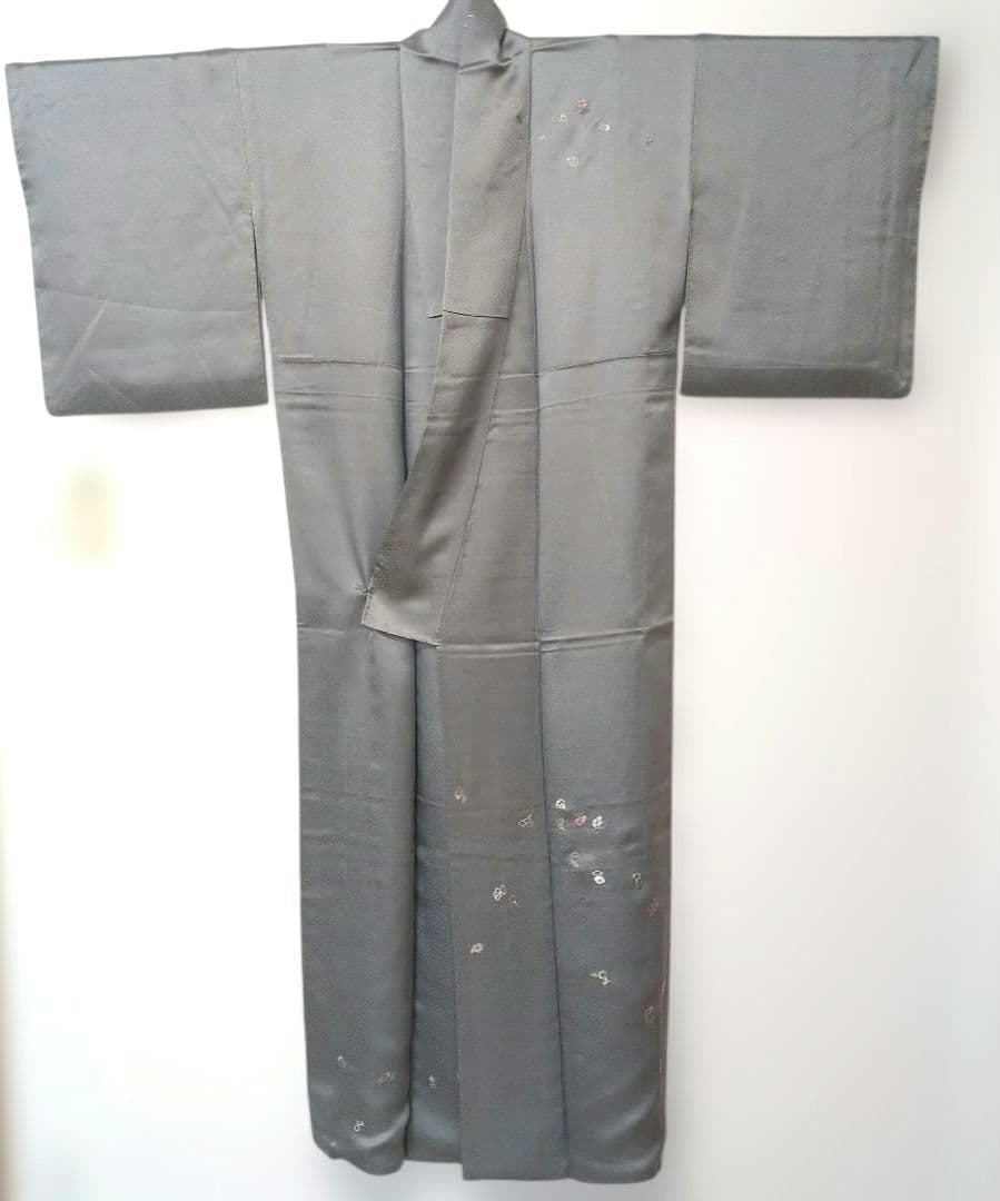 主役を引き立てる清楚な付下げ訪問着　色無地　2点セット　花刺繍　袋帯　正絹　灰色