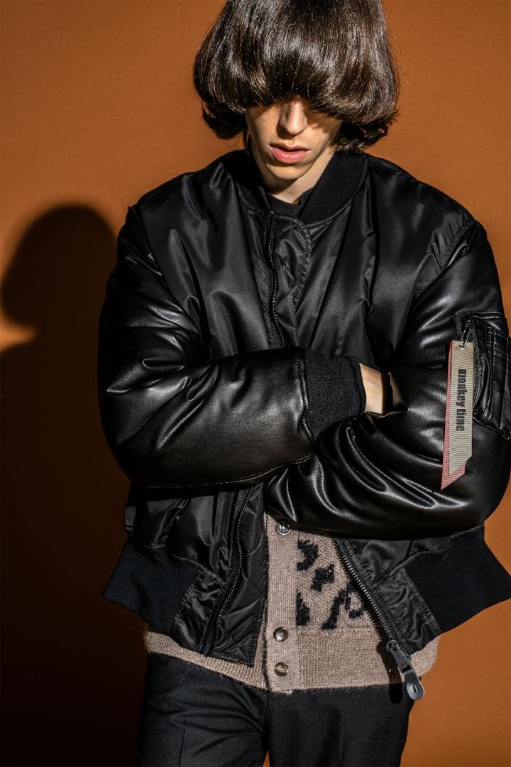 【ALPHA × monkey time】フェイクレザースリーブMA1