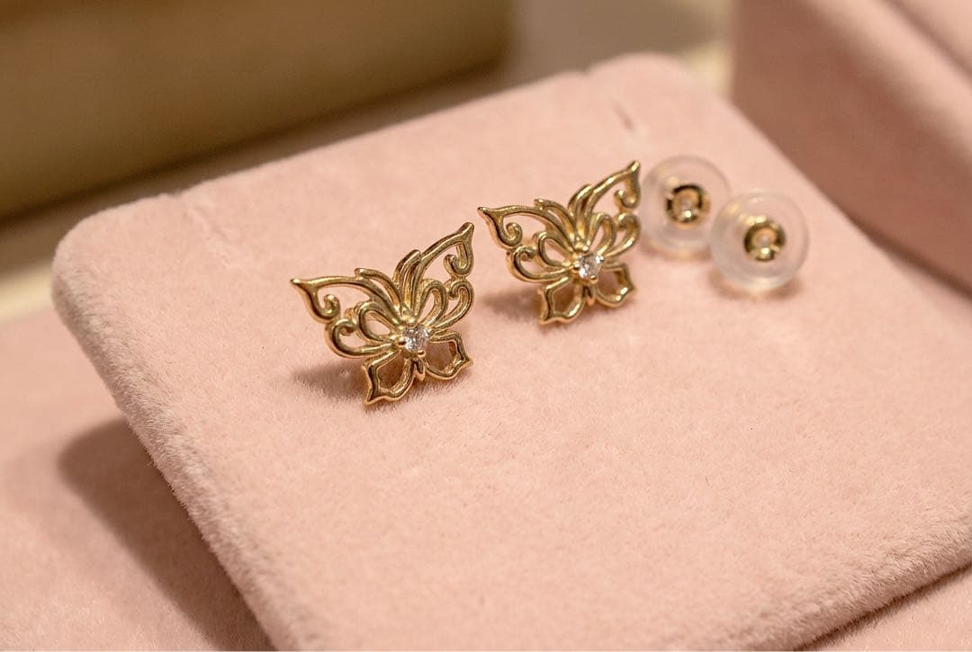 K18 バタフライスタッドピアス