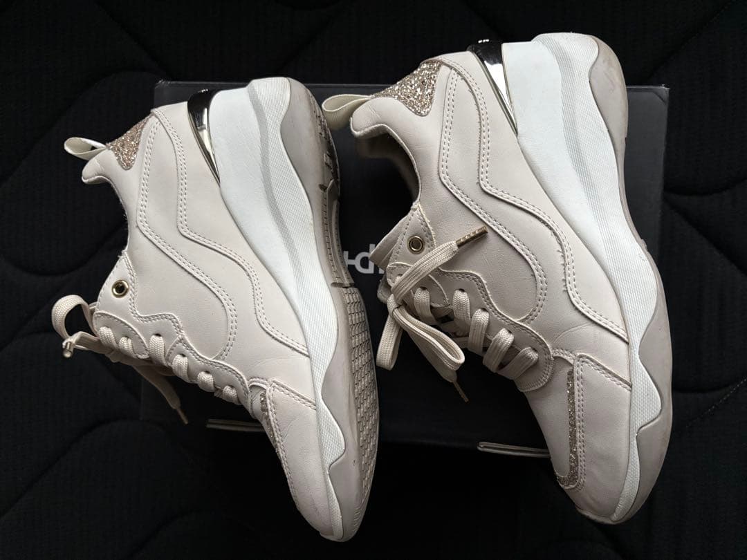 DIANA（ダイアナ）ホワイト グリッター スニーカー