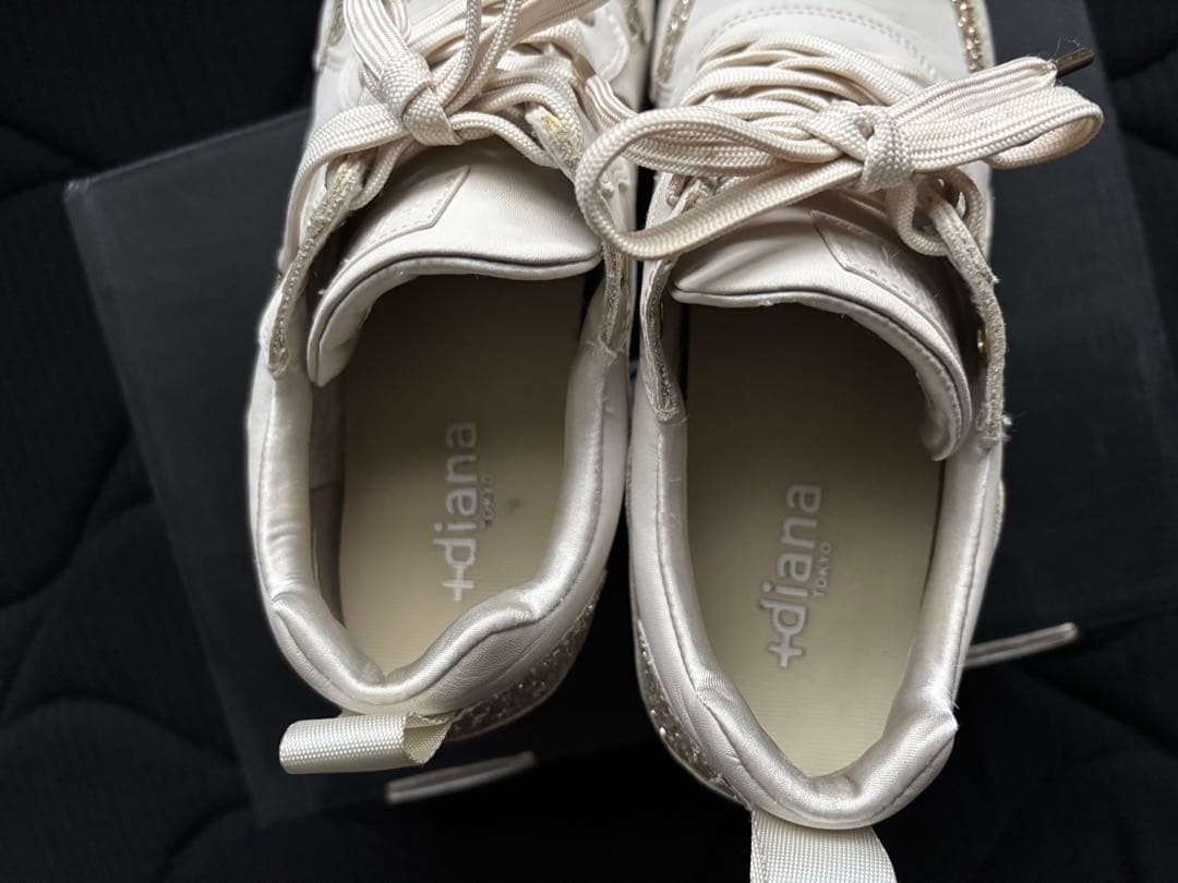 DIANA（ダイアナ）ホワイト グリッター スニーカー