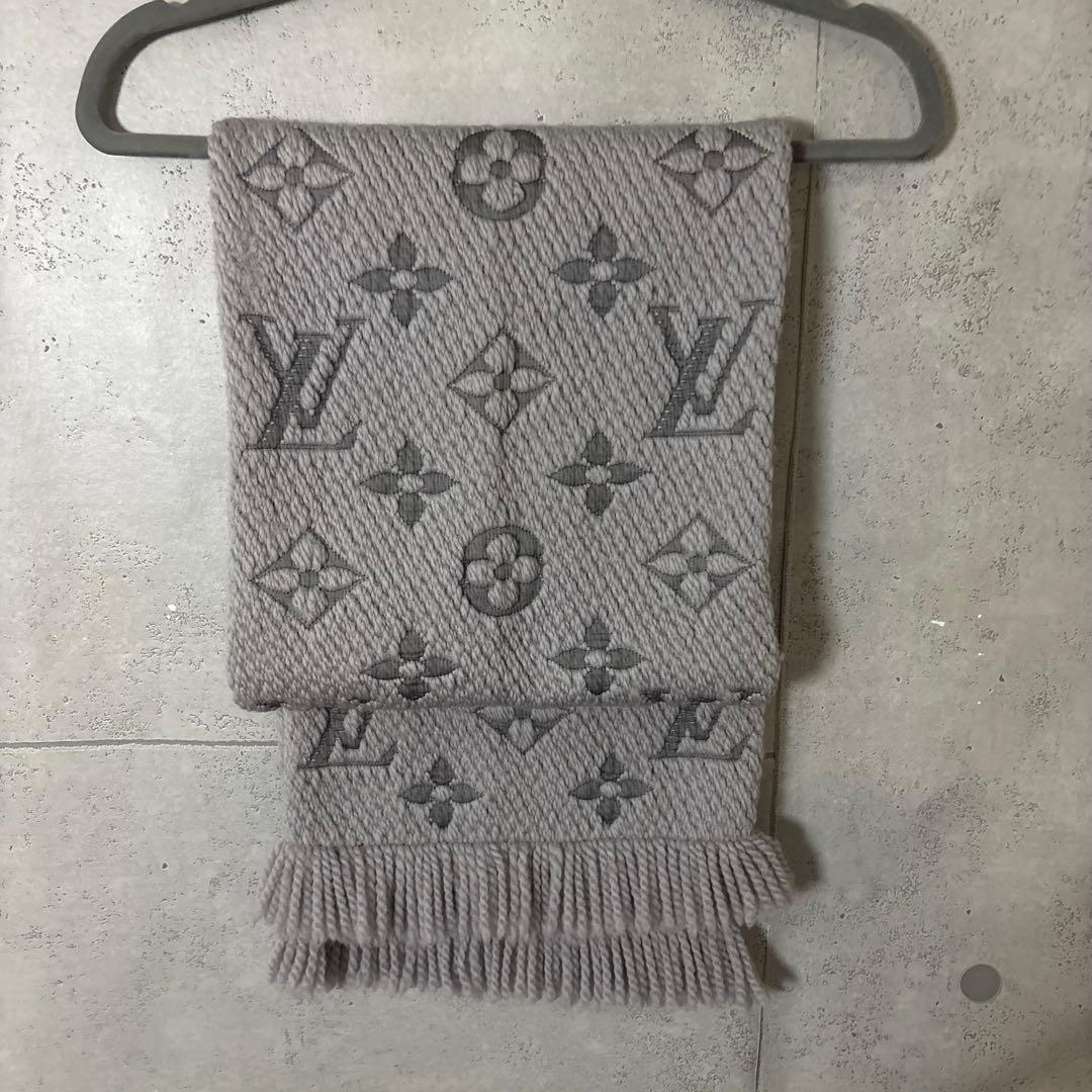 ［美品］ルイヴィトン　モノグラム エシャルプ・ロゴマニア マフラー　グレー
