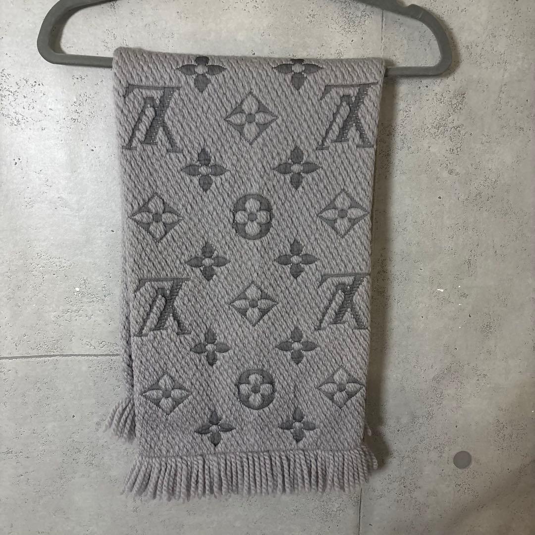 ［美品］ルイヴィトン　モノグラム エシャルプ・ロゴマニア マフラー　グレー