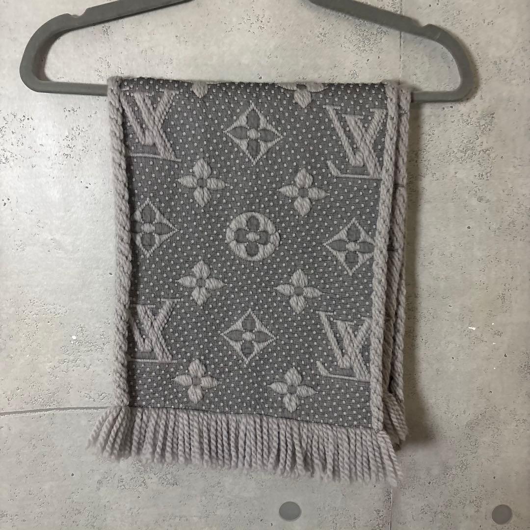 ［美品］ルイヴィトン　モノグラム エシャルプ・ロゴマニア マフラー　グレー