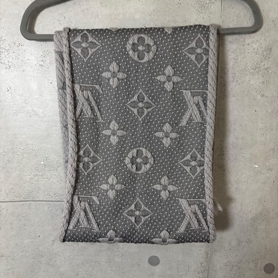 ［美品］ルイヴィトン　モノグラム エシャルプ・ロゴマニア マフラー　グレー