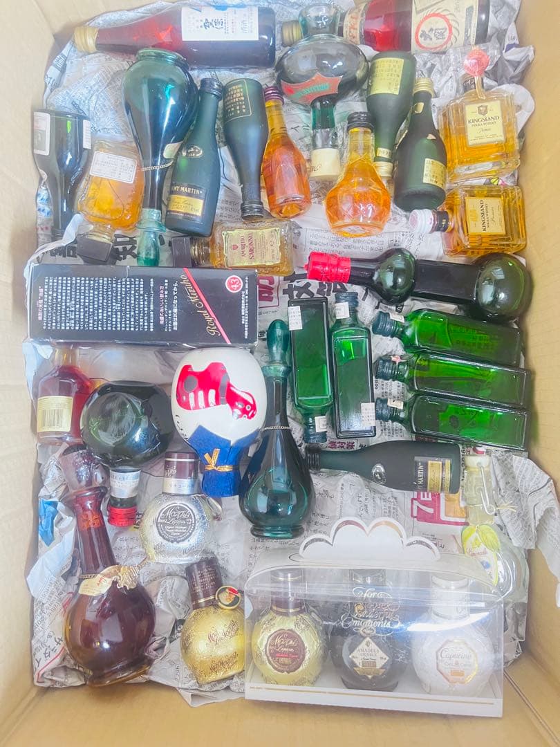 ー*う様 oo3古酒ミニボトルウイスキー、ブランデー、リキュールなど 約200本