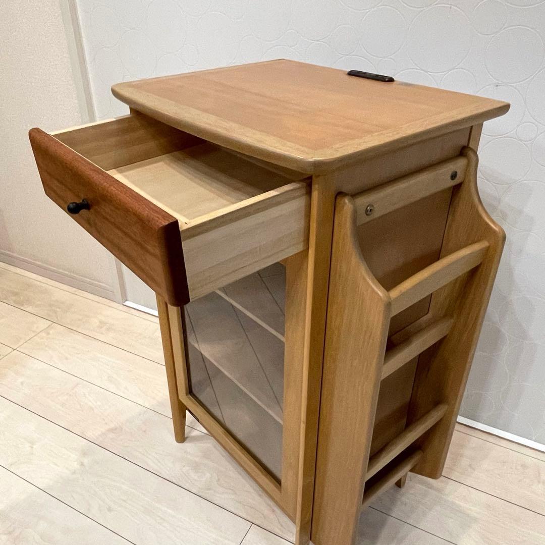 【美品】karimoku キャビネット 収納棚 ガラス扉 コンセント付