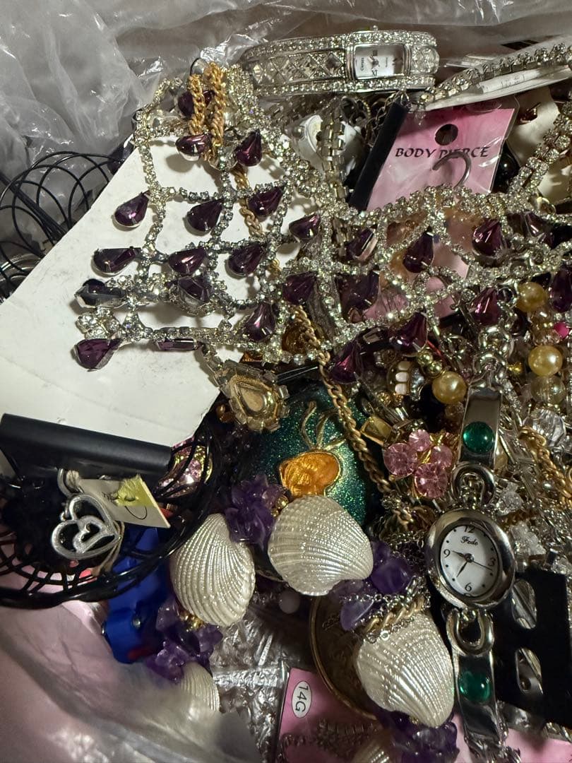 大量まとめ売るアクセサリー　ネックレス　リング　約1.9キロ　ジャンク品