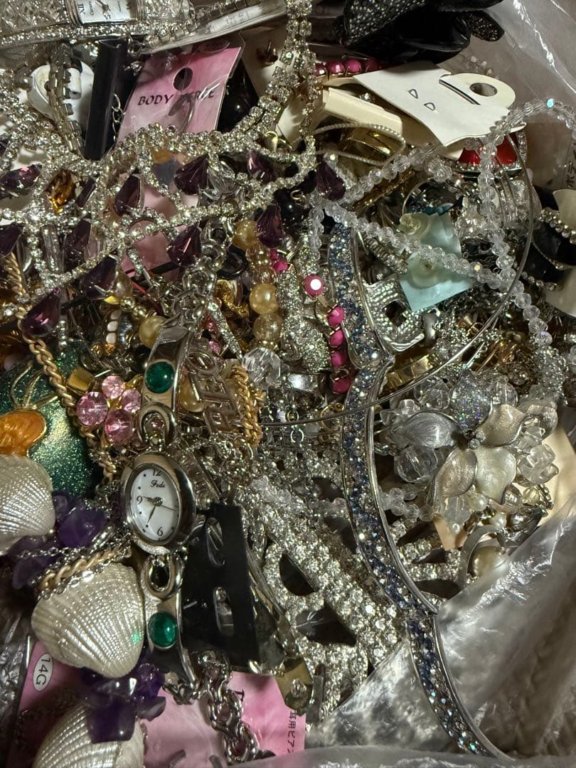 大量まとめ売るアクセサリー　ネックレス　リング　約1.9キロ　ジャンク品