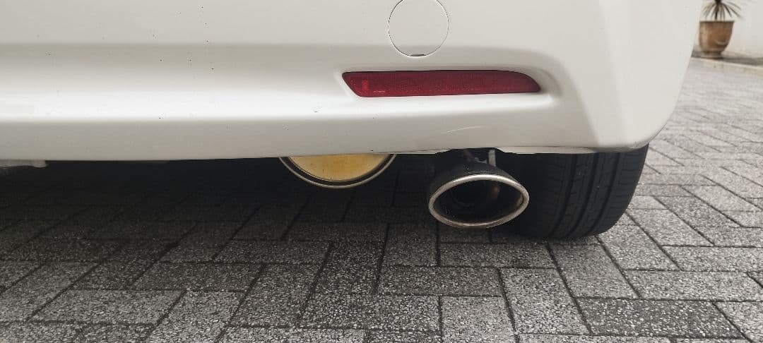 フィット　ハイブリッド　GP1　GE6　用社外マフラー