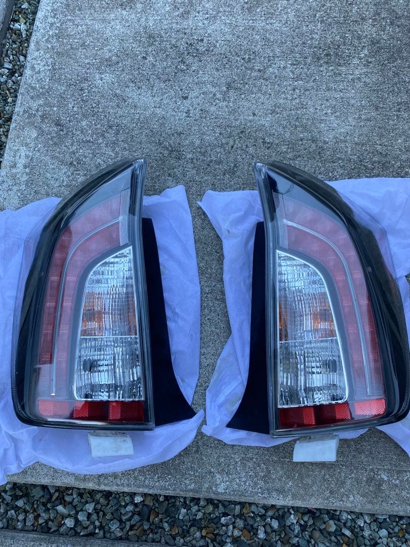 30プリウス　全灯化テールランプ　スモーク