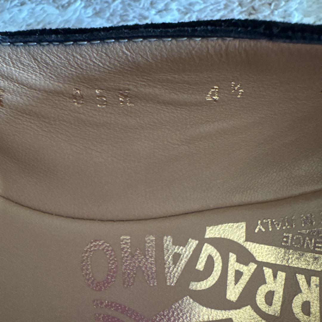 Ferragamo ブラック フラットシューズ