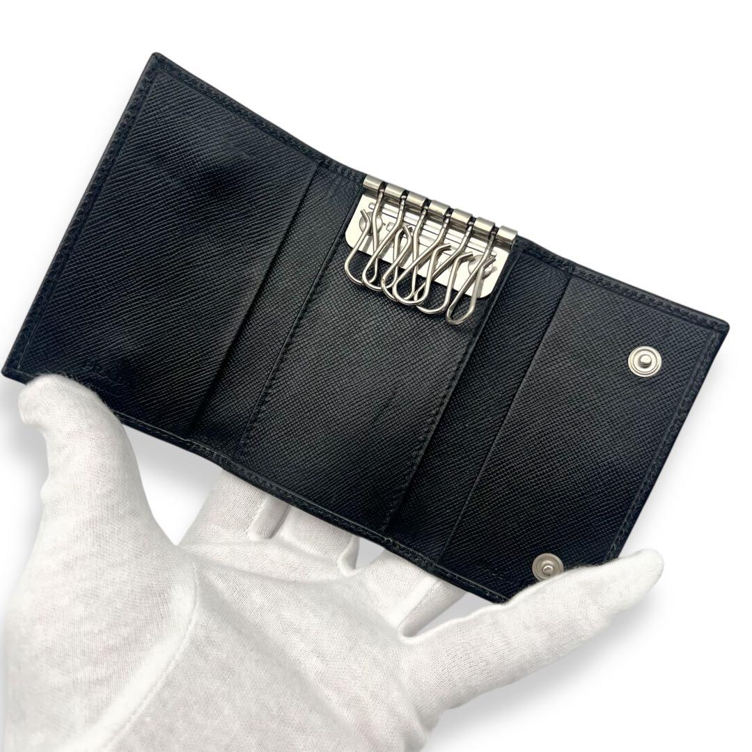 【美品】プラダ　サフィアーノ　三角プレート　キーケース　黒　ブラック　882