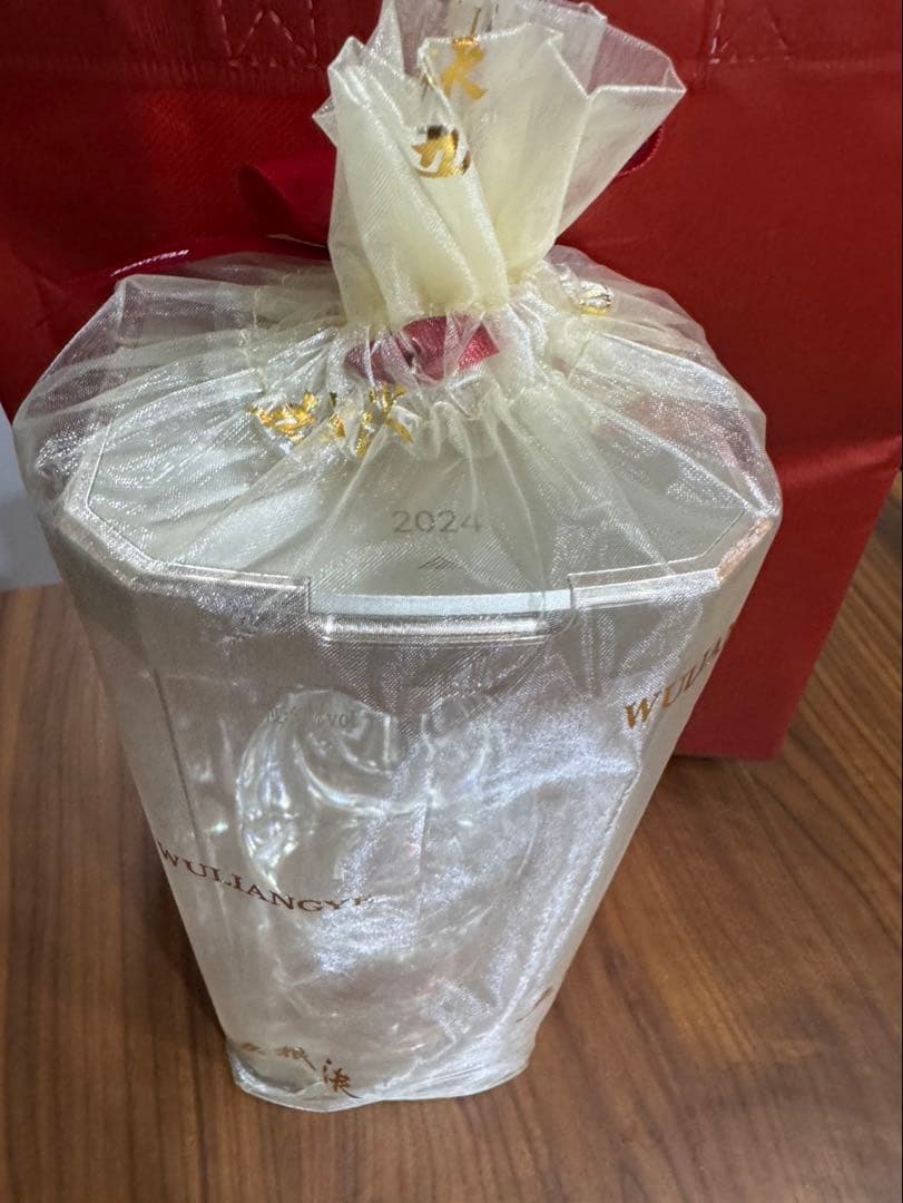 【サボテンさん専用】 五粮液 白酒 透明ボトルケース入り　2024年