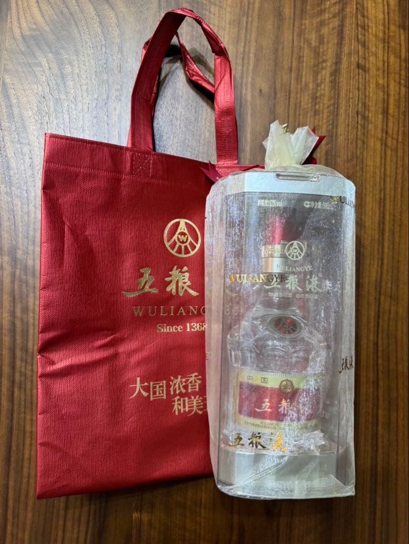 【サボテンさん専用】 五粮液 白酒 透明ボトルケース入り　2024年