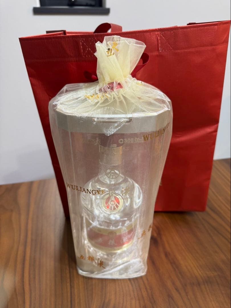 【サボテンさん専用】 五粮液 白酒 透明ボトルケース入り　2024年