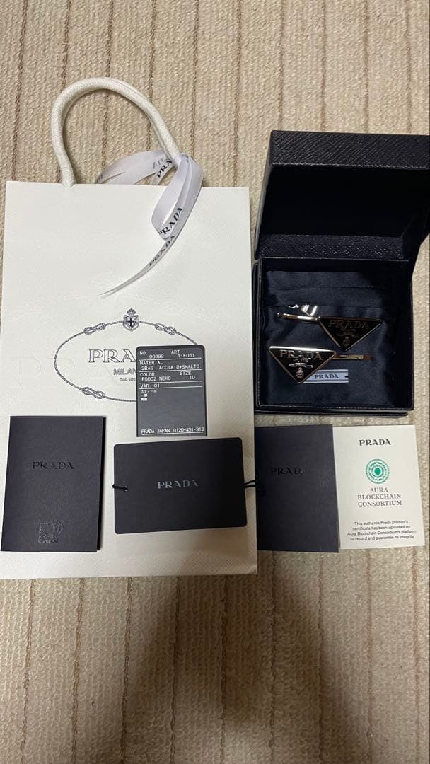 PRADA プラダ ヘアピン 黒