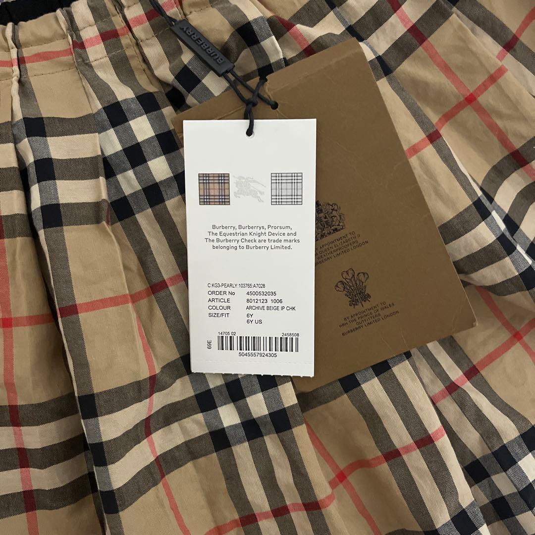 【新品未使用タグ付】バーバリー　スカート　6Y